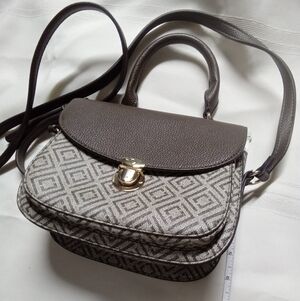 Liz Clabourne Elegant Gray Patterned Handbag Crossbody New